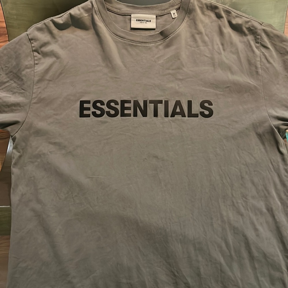 Essentials crew neck shirt. New